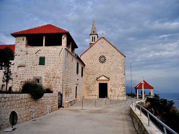 Františkánský klášter v Orebići