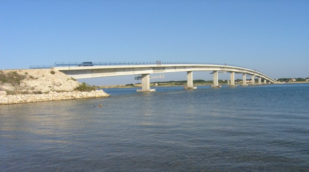 most na ostrov Vir