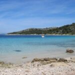 Je někde v Chorvatsku u moře písek?