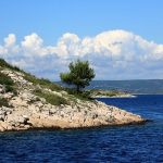 Letovisko Sv. Filip i Jakov a romantické zátoky v náruči borových hájů