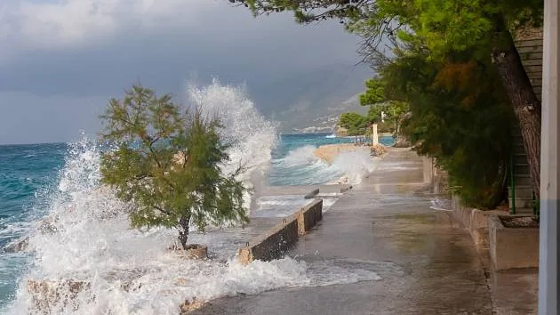 Extrémní počasí v Chorvatsku: Bouře, zemětřesení a zavřené školy