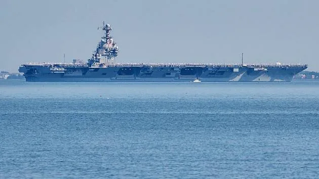 Největší americká letadlová loď USS Gerald R. Ford zakotvila ve Splitu