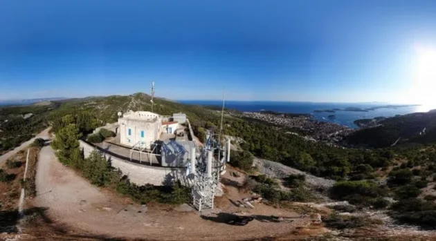 Nová telekomunikační věž na Hvaru zlepší signál v celém regionu