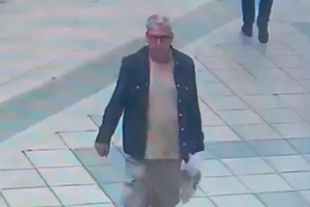Policie hledá muže podezřelého z ohrožování novináře v Splitu