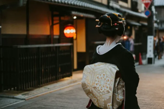 Přebytek turistů a slabý jen třesou Japonsko