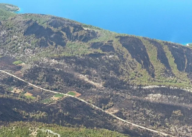 Požár na Korčule je pod kontrolou: Podívejte se, jak vypadá zasažený ostrov z letadla