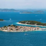 Požár na ostrově Brač: 180 hasičů a 55 vozidel v akci, zasahují i vzdušné síly